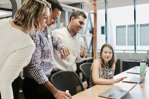 10 stratégies pour dynamiser votre équipe de vente et maximiser les performances