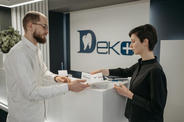 L'essor du tableau moderne grand format acrylique en décoration intérieure