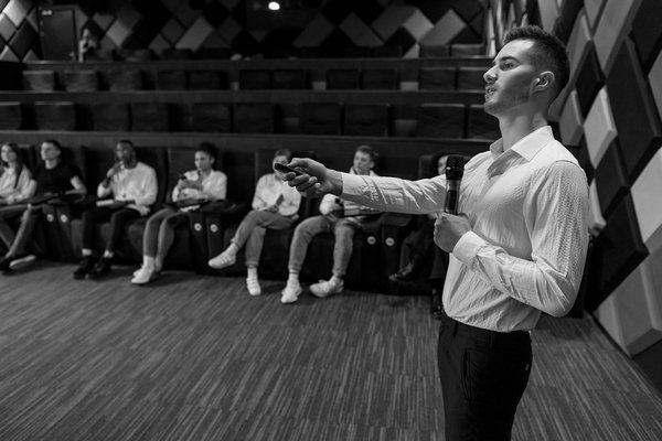 Immersion Internationale : Découverte et Apprentissage en Entreprise Globale